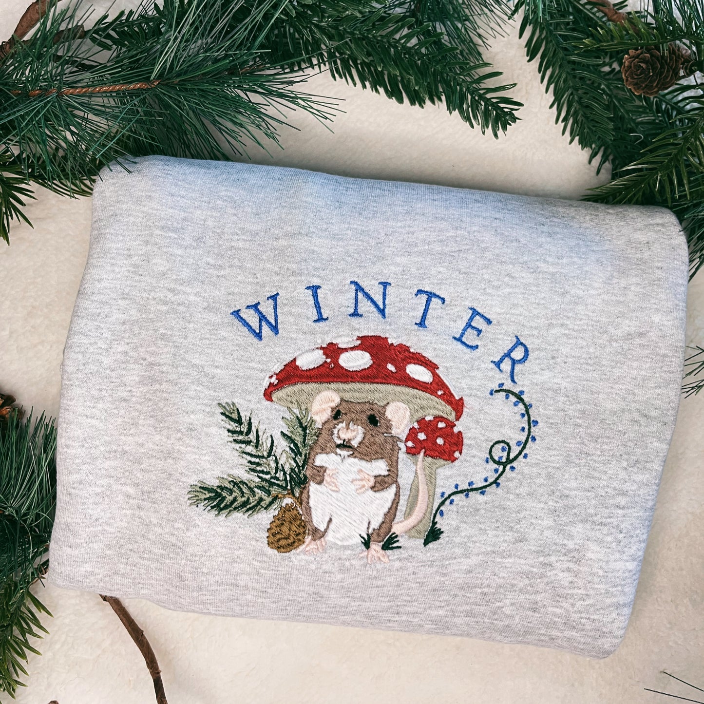 Winter Mouse - Sweatshirt / Hoodie