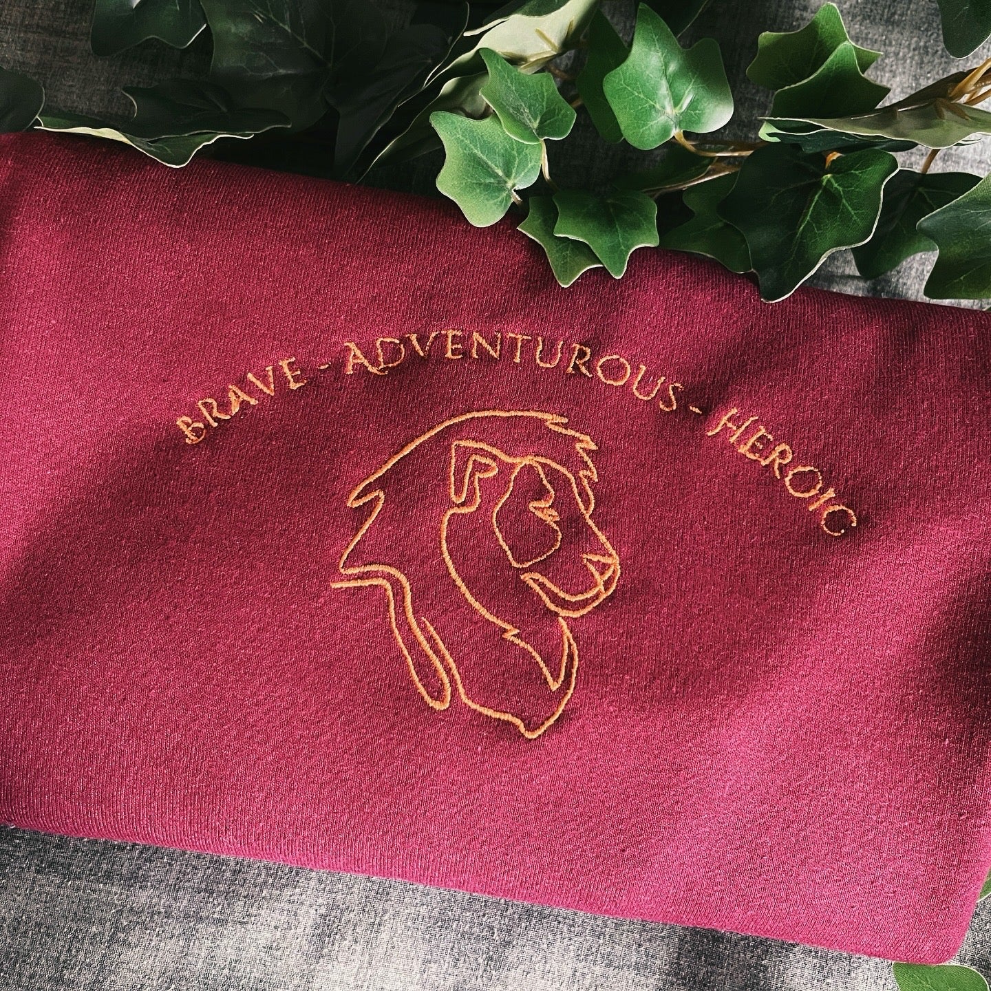 Wizard House - Burgundy Lion - Sweatshirt & Hoodie